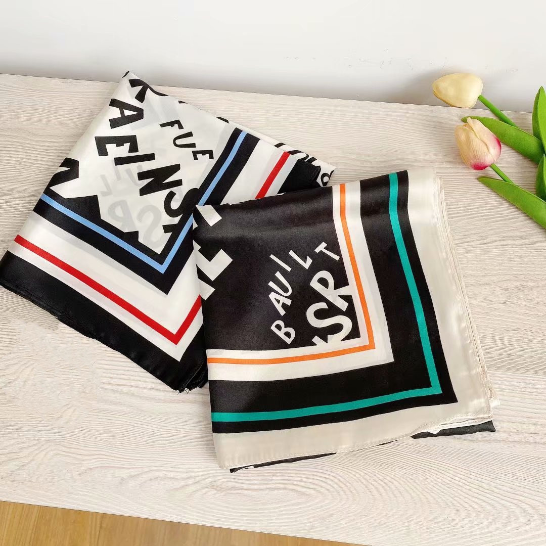 Yiwu buyer Meng Li brocade 90*90 silk hand feel square scarf silk scarf explosion thin scarf oil painting wind word