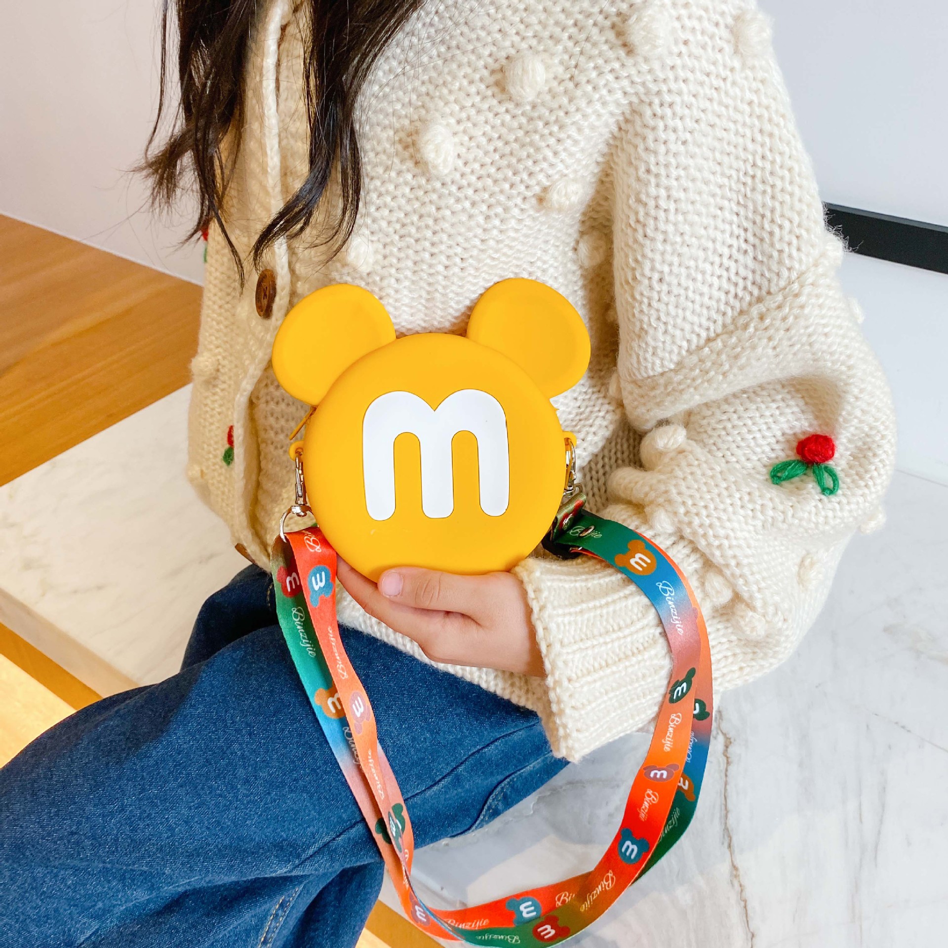 New Korean-style cute letter M-shaped silicone crossbody children's bag, candy cartoon parent-child mobile phone bag for export wholesale details Picture