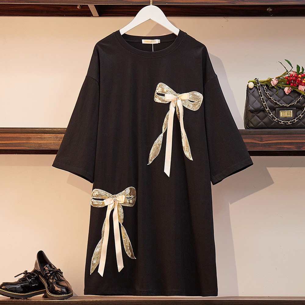 This 200-pound oversized women's dress is a new spring collection for 2021. It's a trendy dress that makes overweight girls look slimmer Specification image