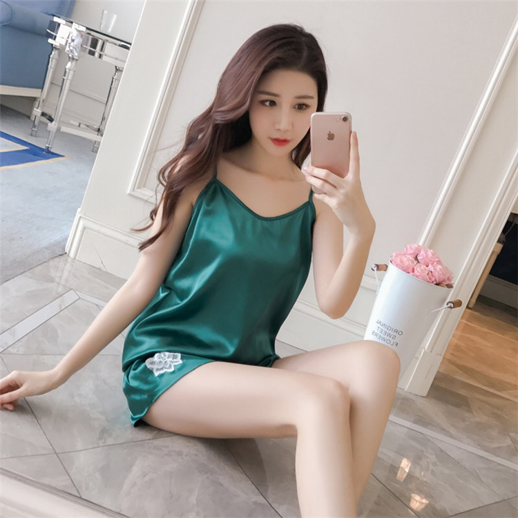 Cross-country single-influencer live-streaming bestsellers: solid-color halter tops, ice silk vests, short shorts, pajamas, and sexy lace home wear