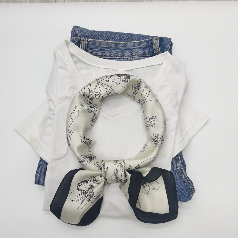 The 70*70 light-colored flower-patterned thin silk scarf for spring and summer is a high-end silk scarf that is a bestseller both in foreign trade and domestic sales