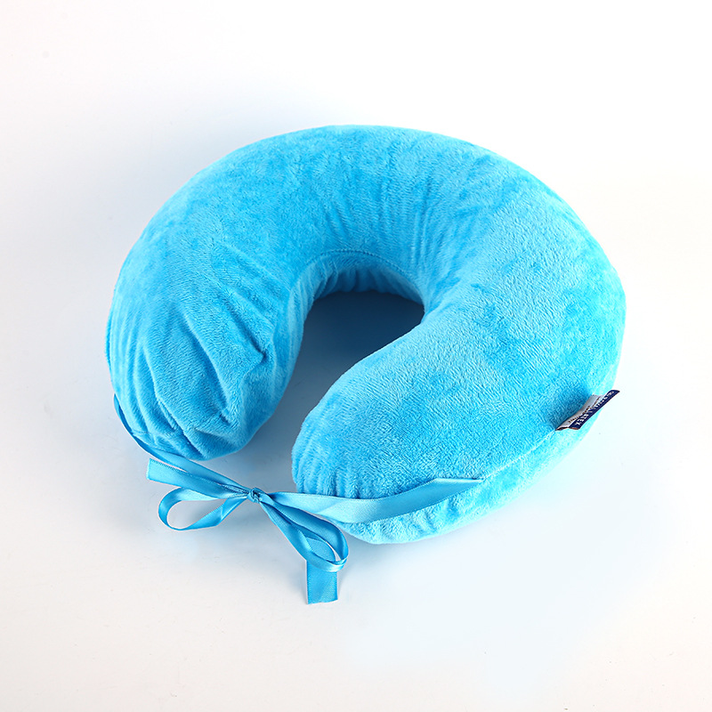 RoyalLatex Thai Natural Latex U-shaped neck Protection Pillow, portable nap pillow for men and women during airplane travel Application Scenario