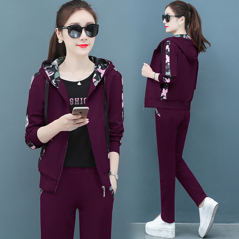The new autumn women's fashion and casual set, Korean-style hooded sweatshirt for women, is a trendy three-piece set