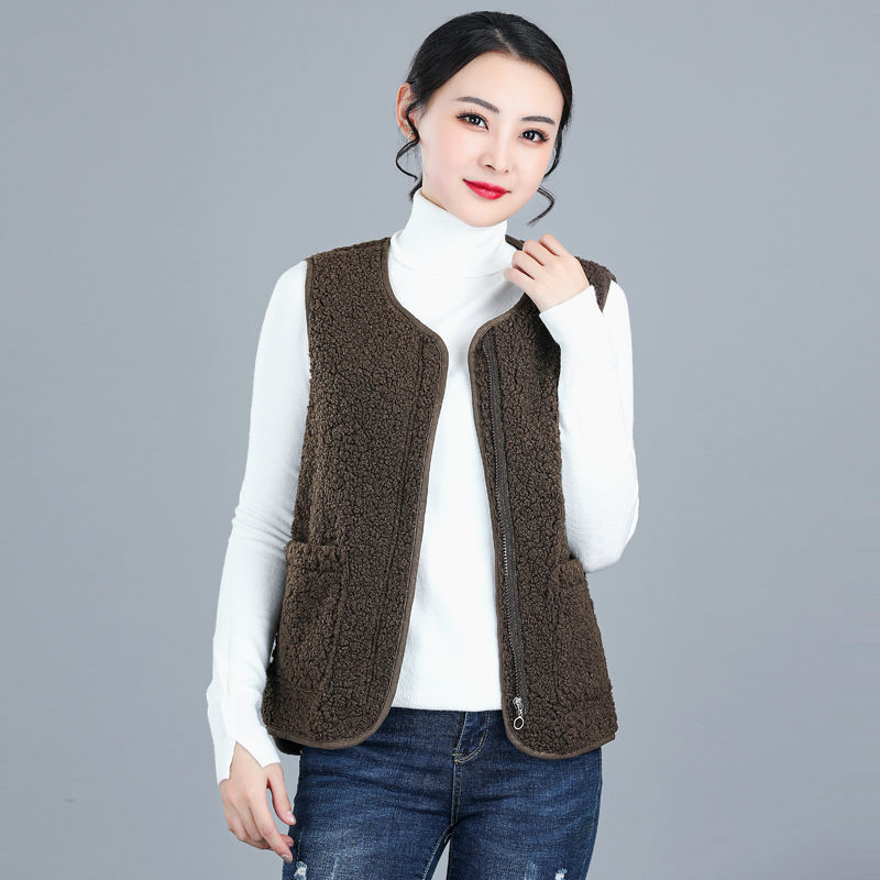 New Product 21: Lambskin vest and fur one-piece wide coat for women, Korean version autumn and winter short vest and waistcoat for women