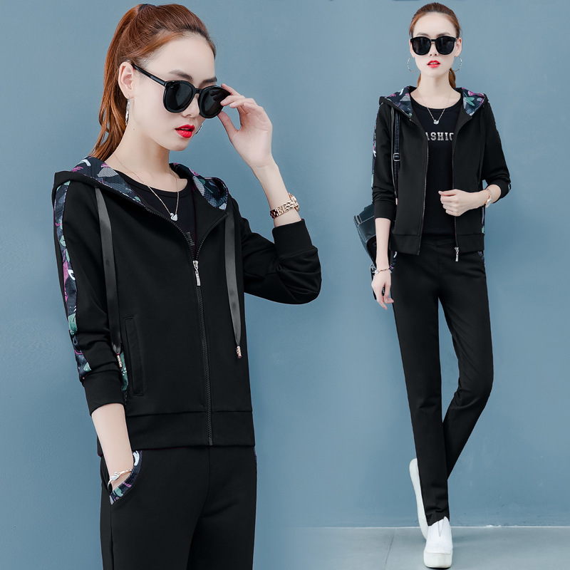 The new autumn women's fashion and casual set, Korean-style hooded sweatshirt for women, is a trendy three-piece set details Picture