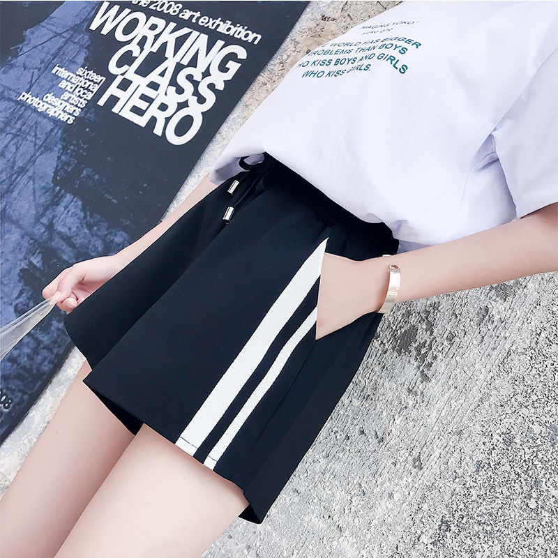 Real photos of loose Korean-style slimming wide-leg sports shorts for women, summer black high-waisted versatile student casual hot pants Application Scenario