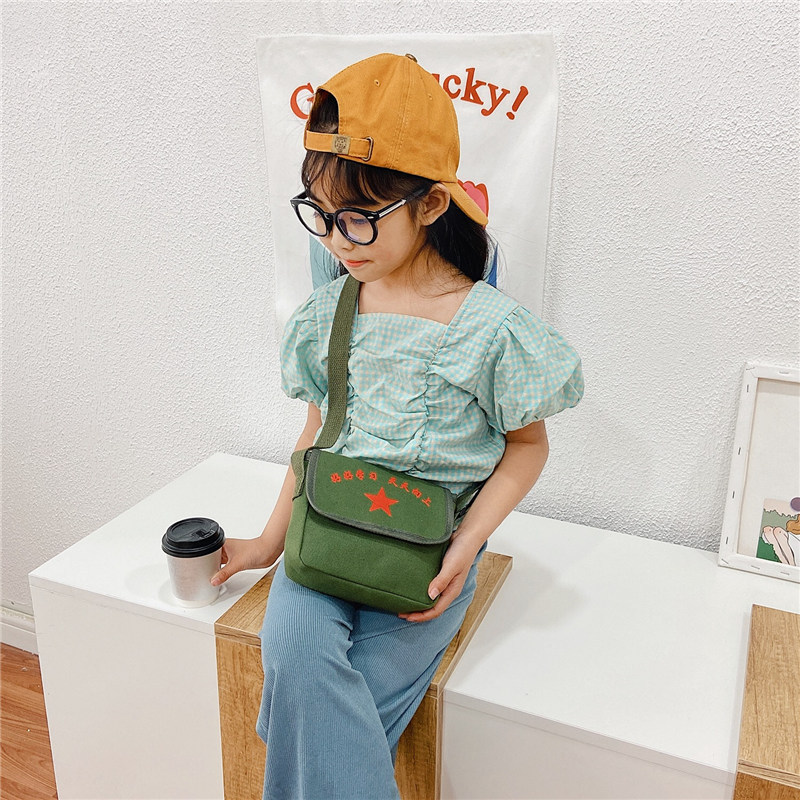 Children's crossbody bag, fashionable small bag, trendy and casual Red Army five-pointed star boy bag, children's retro and old-fashioned canvas bag Specification image