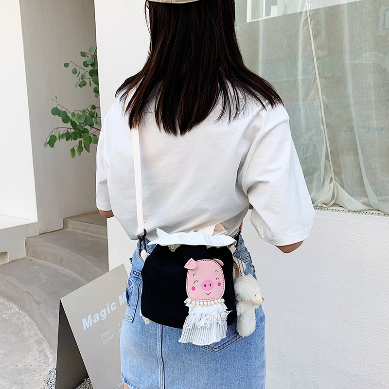 Canvas Korean-style Instagram cartoon cute crossbody bag for summer 2021 Japanese girl soft girl student single-shoulder bucket bag details Picture