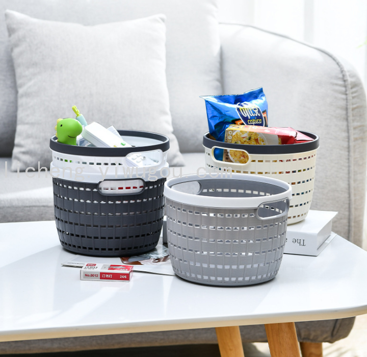 Simple and fashionable plastic hollowed-out storage basket, desktop storage basket, snack, cosmetic and home sundries storage basket Application Scenario