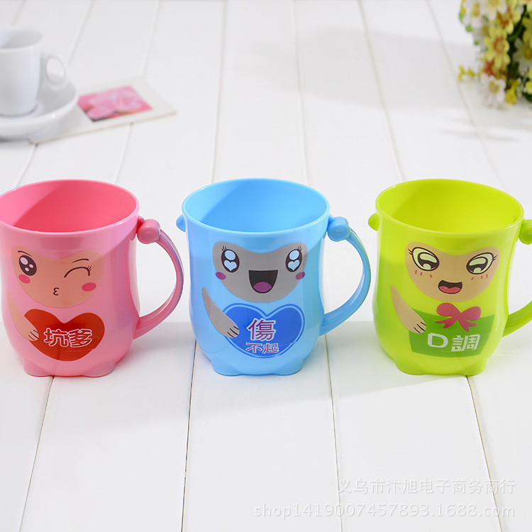 Smiling face mouthwash cups, brushing cups, plastic mouth cups and expression cups are available at street stalls for 2 yuan Specification image
