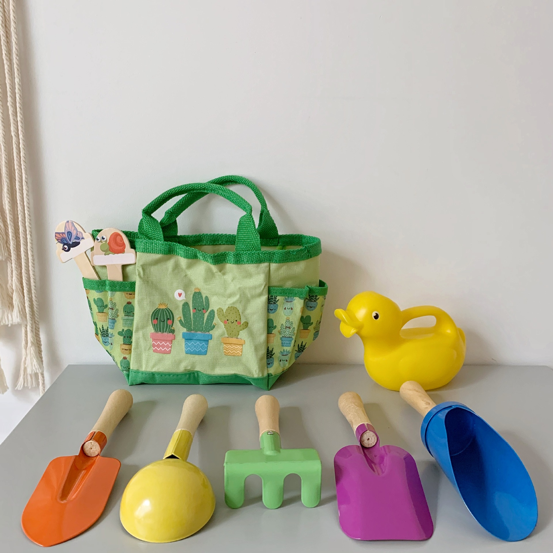 A nine-piece set of children's sand-digging shovels and beach toys for export to Germany, a hand-held bag set of outdoor sand-playing tools for Juemingzi details Picture