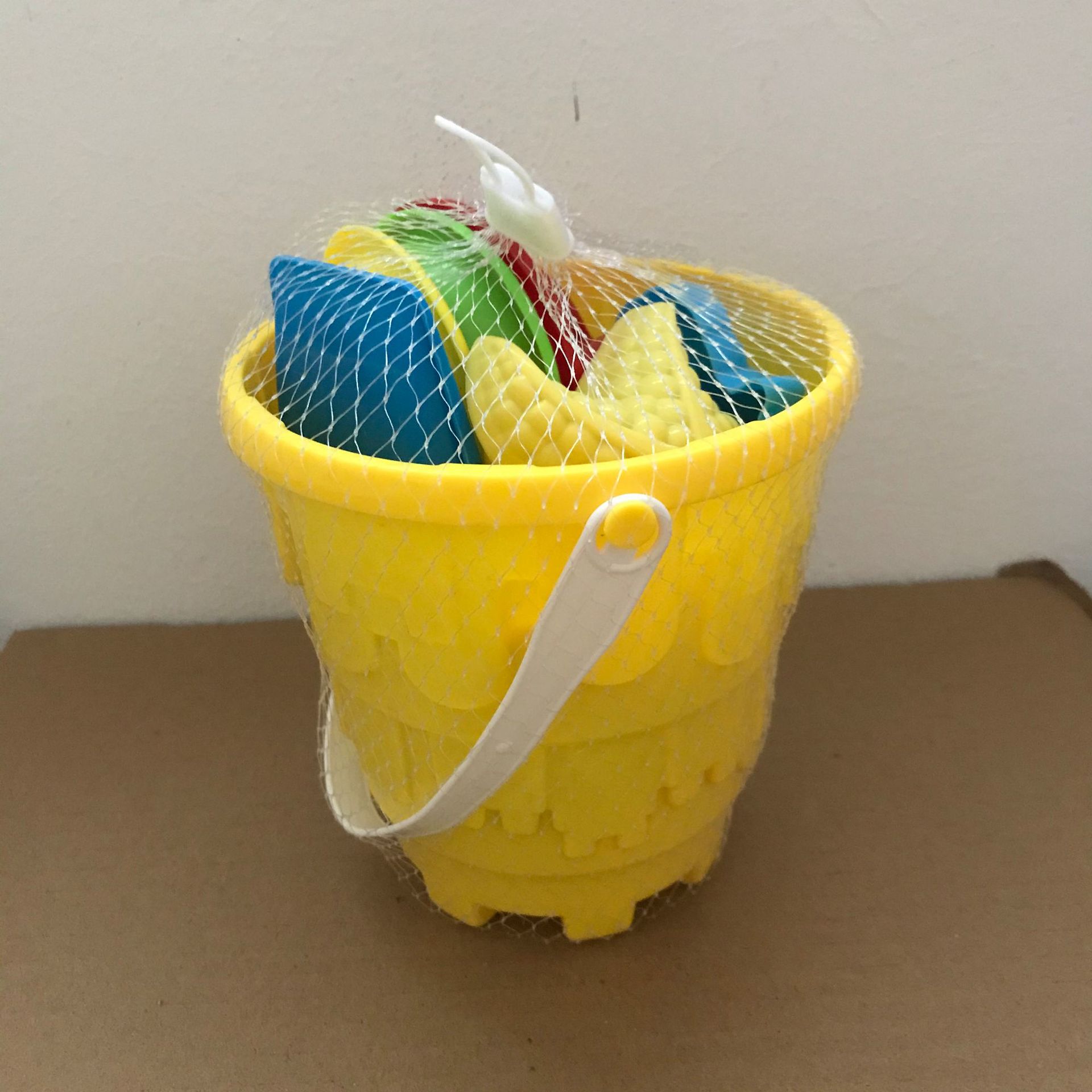 Children's beach toy sets, baby water play, sand digging, soil digging shovels and buckets, beach sand playing tools for boys and girls details Picture