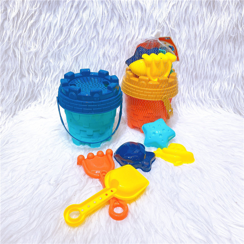 Toy wholesale, beach children's outdoor water play toy sets, water bottles, sand digging, water playing, house playing, trumpet Application Scenario
