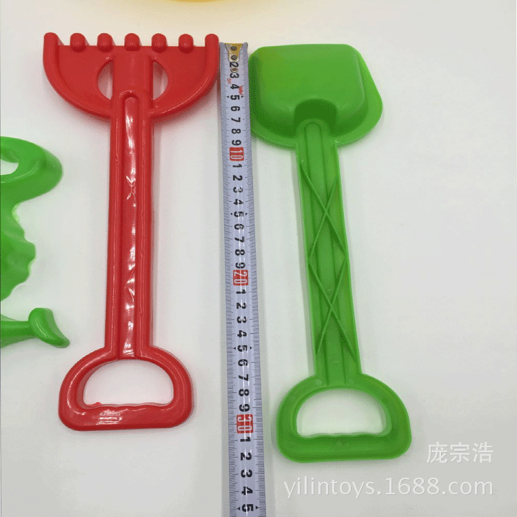 Wholesale children's beach plastic four-wheel stroller toys, summer best-selling children's beach toy set series Application Scenario