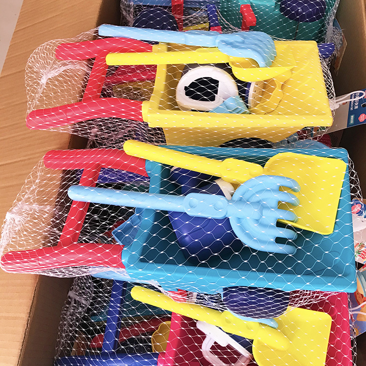 The manufacturer supplies beach trolleys, children's toys, beach sand-digging and sand-playing tool sets, and plastic two-wheeled trolleys Application Scenario