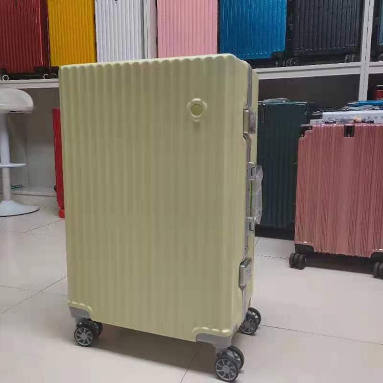 حقائب تحتوي على 106 حقائب ذات سعة كبيرة، حقائب مزودة بعجلات متينة Item Picture