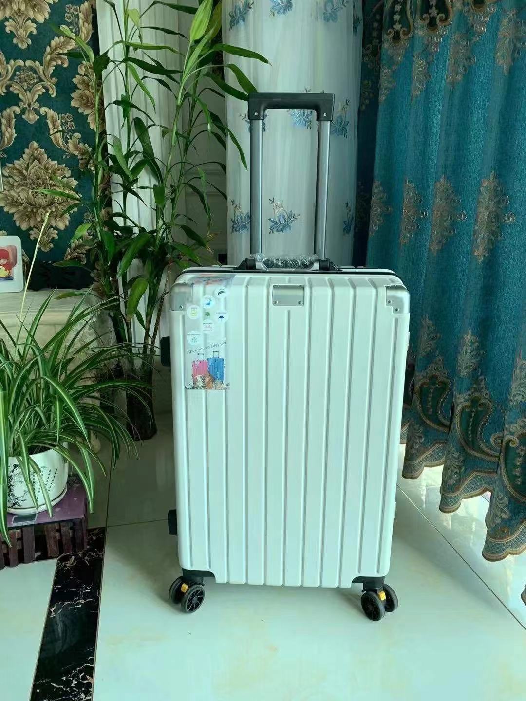 حقيبة سفر من طراز YhhhH1 (24 بوصة) ذات سعة كبيرة، حقيبة مزودة بعجلات متينة Specification image