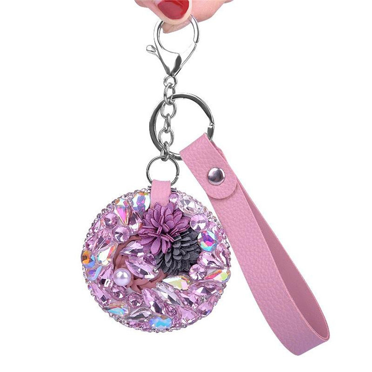 New car keychain creative car mirror key pendant, fashionable and cute ladies' keychain pendant wholesale Item Picture