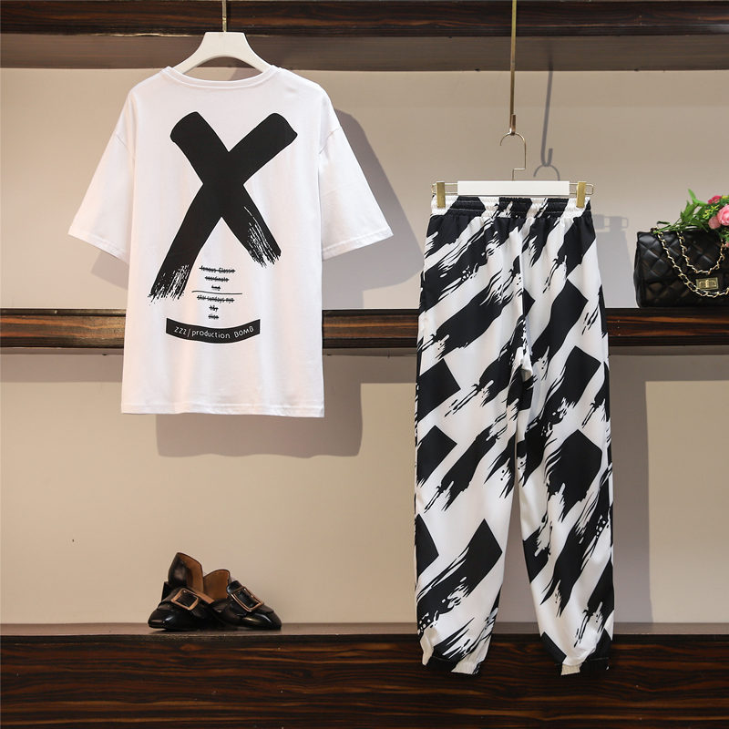2021 Summer New style overweight women's fashion short-sleeved T-shirt, capri pants, loose sportswear set Application Scenario