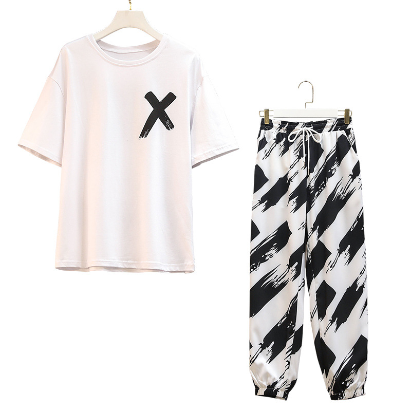 2021 Summer New style overweight women's fashion short-sleeved T-shirt, capri pants, loose sportswear set Item Picture