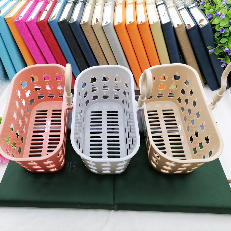 L1242 8220 single hook hanging basket with hook, bathroom hanging basket, bath basket, soft bath basket, 3-yuan store supply in Yiwu Application Scenario
