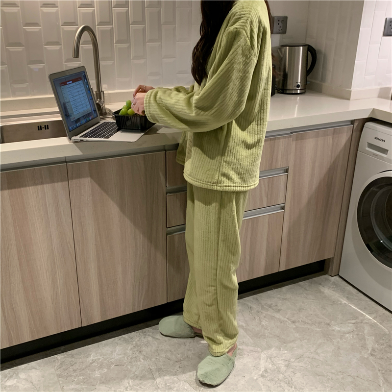 A two-piece set of casual wear for women, a sweet and versatile Korean style for autumn and winter, and a popular long-sleeved pajama and pajama set for students Application Scenario