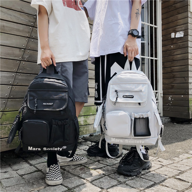 A large-capacity mother-and-child schoolbag for girls, a Korean-style high school and college backpack for boys, and a Japanese Instagram-style backpack with a lot of fun Application Scenario