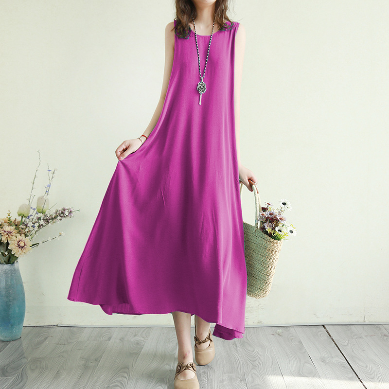 The 2020 summer new mid-length vest dress for women is paired with a loose sleeveless dress to make them look slimmer. It's a large-sized chiffon dress