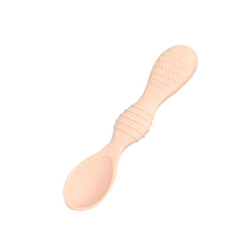 Silicone spoon baby fork baby accessories baby feeding cutlery children eat self-feeding training spoon Application Scenario