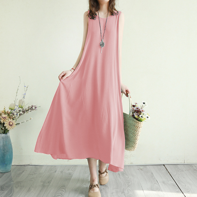 The 2020 summer new mid-length vest dress for women is paired with a loose sleeveless dress to make them look slimmer. It's a large-sized chiffon dress Application Scenario