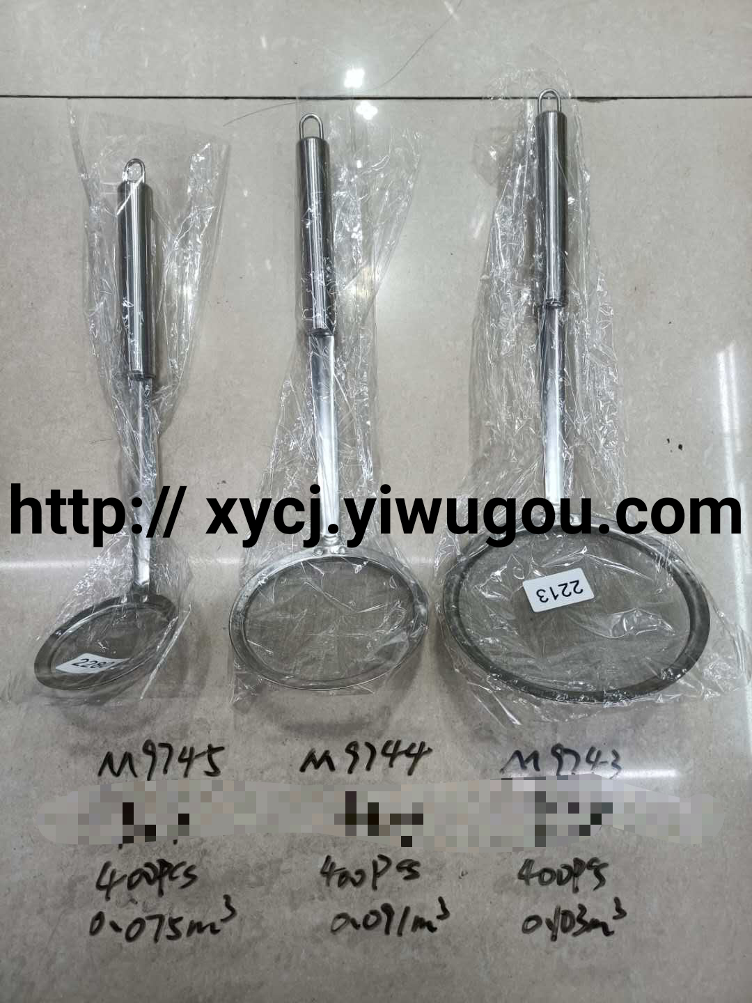 Kitchen daily-use stainless steel oil-frying hot pot net oil leakage grid kitchen soy milk and fruit oil filter spoon Item Picture