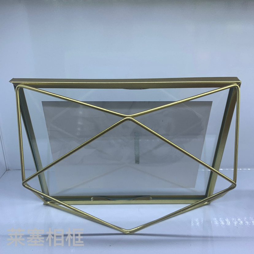 Soft Time Nordic geometric Glass creative decorative items, photos, home decoration gifts, handicrafts, metal photo frames Application Scenario