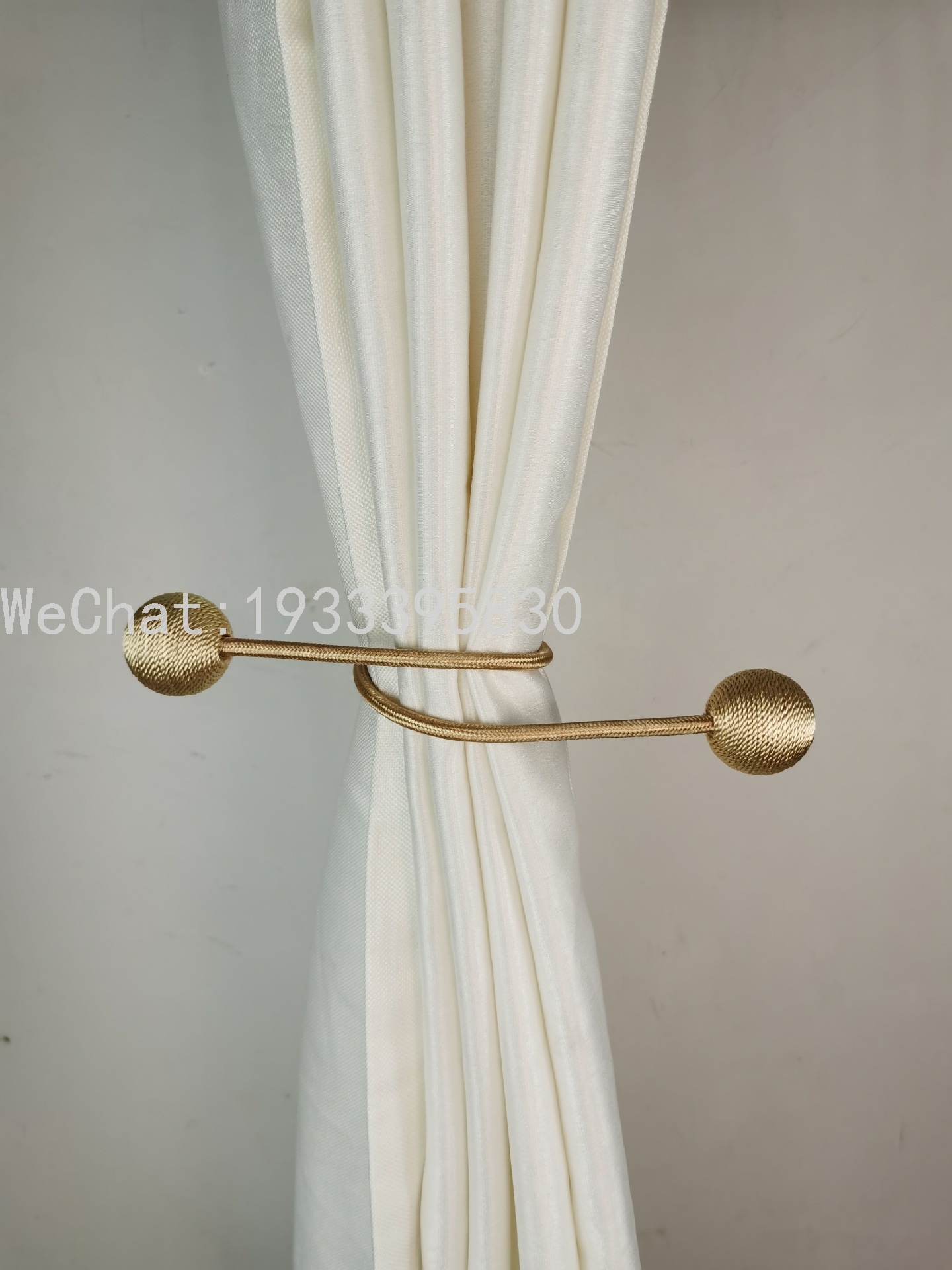 تركيب قطع من الستائر المصنوعة من الحبال الملتوية عبر الحدود Item Picture