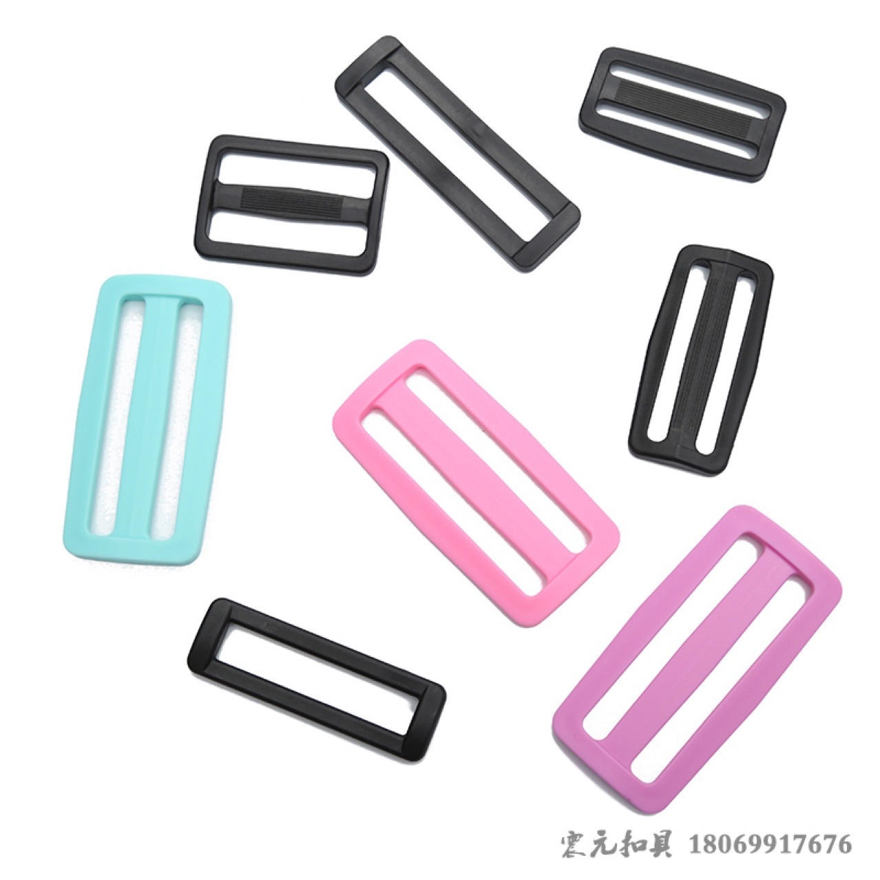 We have large-sized three-tier square buckle yoga belts in stock. The plastic buckle is 7.8cm and the 6.0 square buckle is 6.8cm Application Scenario