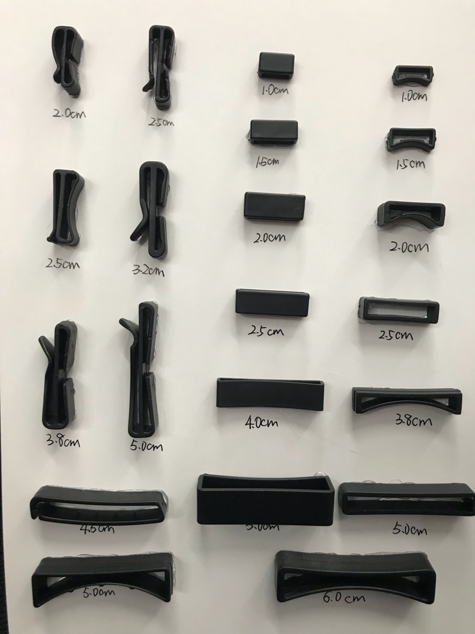 Plastic webbing clips, belt clips, mobile phone clips, pet curved square clips, black adjustable clips, arc-shaped webbing Specification image