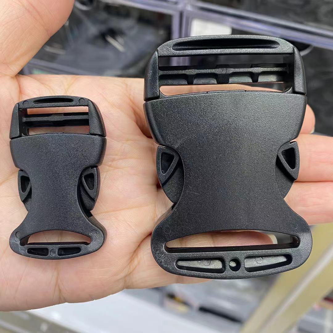 Wholesale of buckle accessories in stock, plastic buckles for bags, plastic buckles for waist bags, webbing, snap buckles for shoulder straps, and button mothers Application Scenario