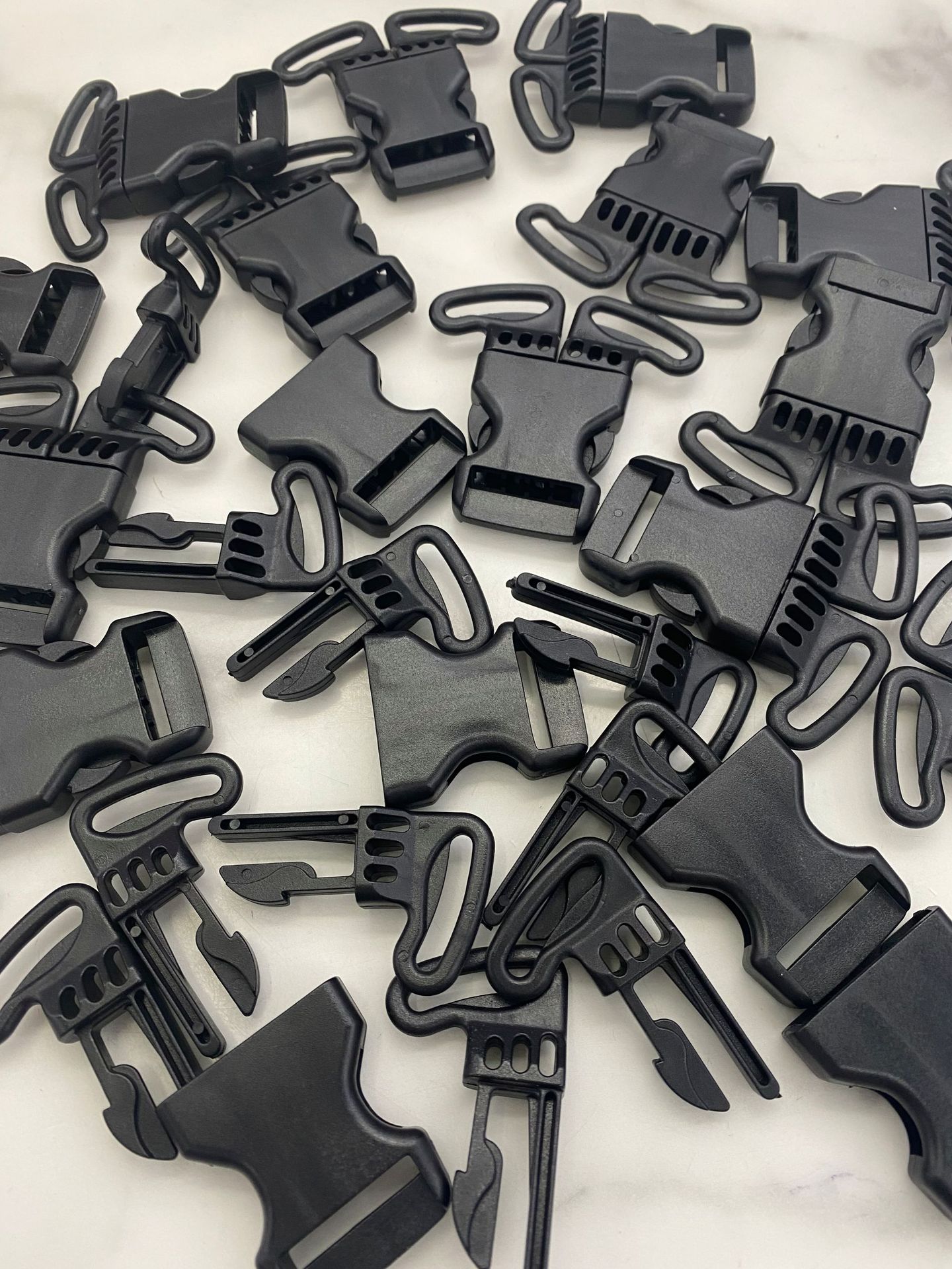 Plastic bag buckles, webbing buckles, backpack triangular buckles, bag plastic accessories, buckles, auxiliary materials, plastic details Picture