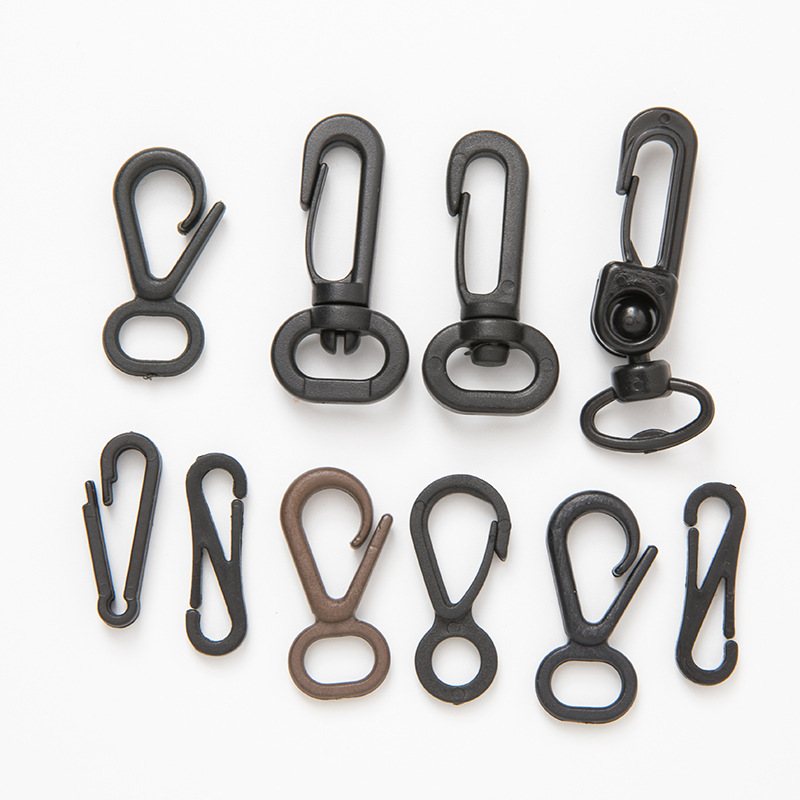 Plastic rotary crochet tape hooks, plastic hooks, dog hooks, pet hooks, luggage accessories, pom2.5 Application Scenario