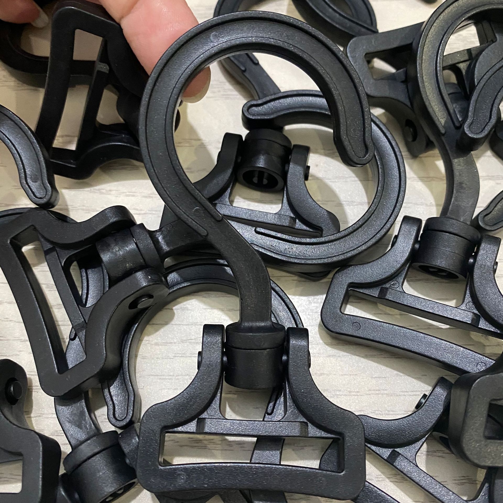 Plastic big question mark hook, black large hook, baby stroller rotating hook, outdoor backpack webbing, accessories and supplies