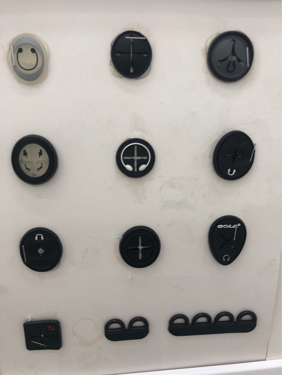 cd hole, leather label, soft rubber, epoxy resin, two-color round headphone jack, various pattern shapes, rubber stamps, silicone pull tags details Picture