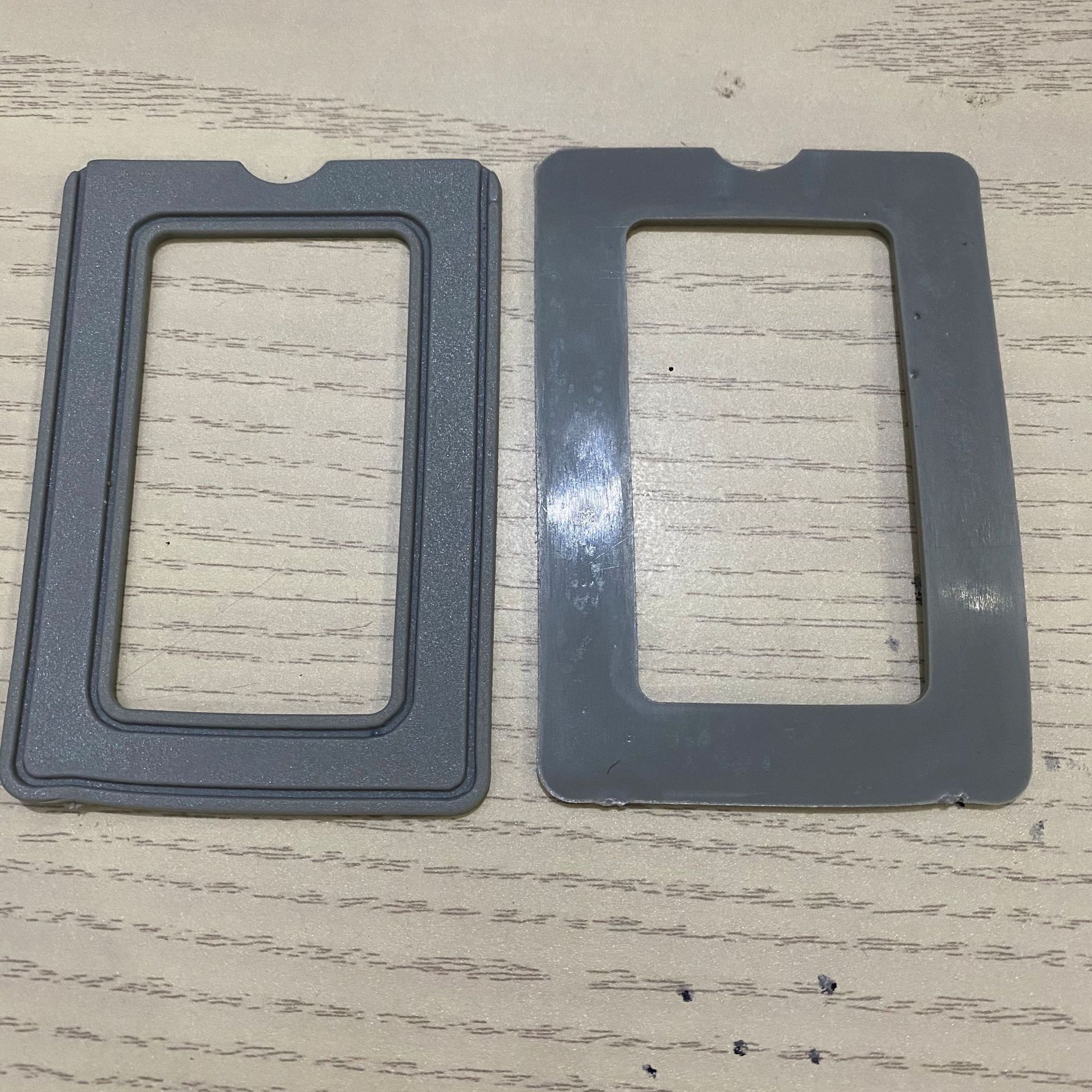We have plastic business card frames, PVC luggage, business card frames, luggage accessories, and gray business card plates available for immediate delivery details Picture