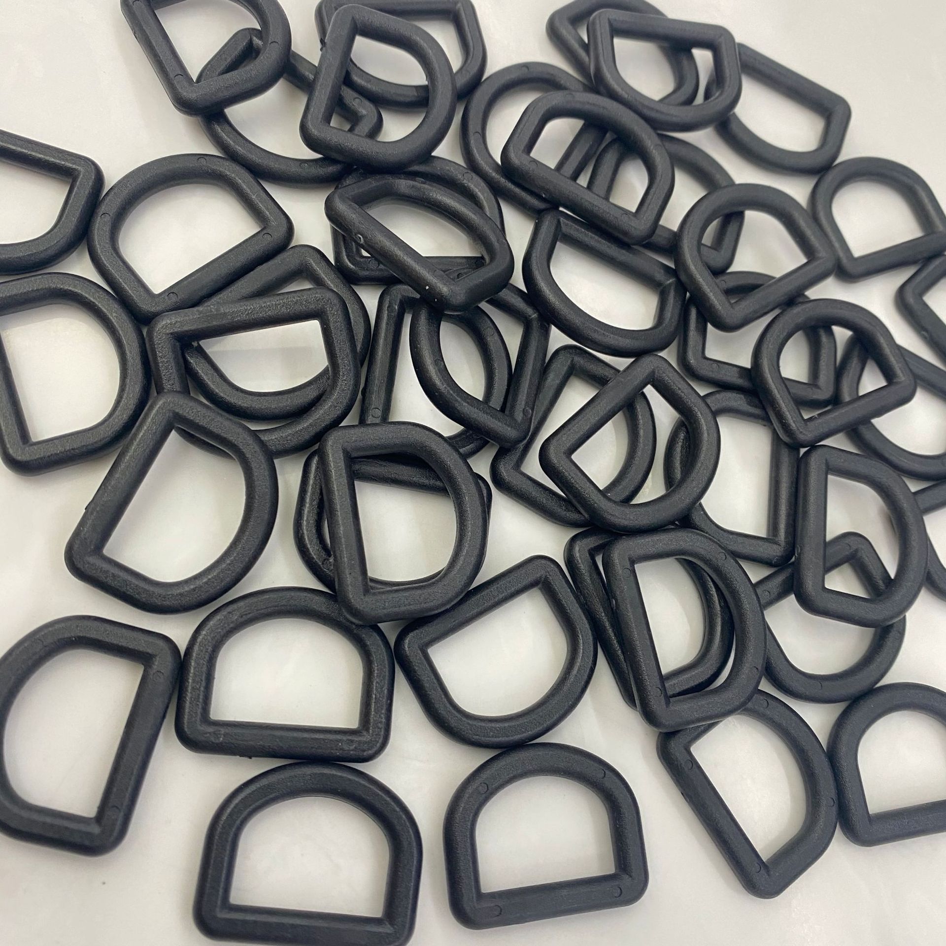 Plastic semi-circular D-shaped buckle, webbing buckle, shoulder strap buckle, hanging buckle, D-shaped ring buckle accessory for luggage, luxurious and thickened version
