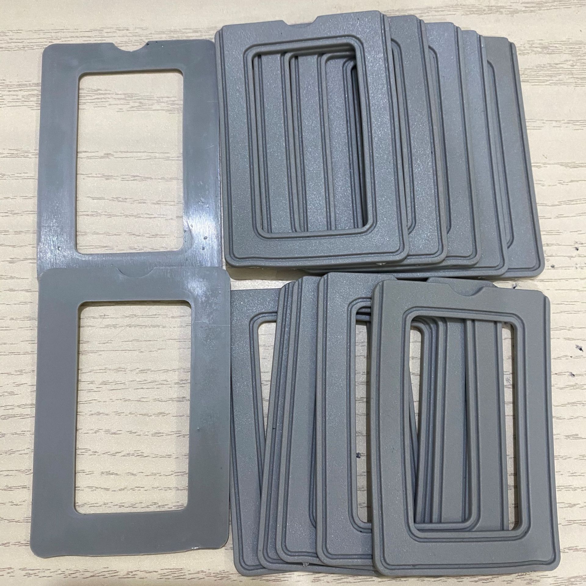 We have plastic business card frames, PVC luggage, business card frames, luggage accessories, and gray business card plates available for immediate delivery Application Scenario