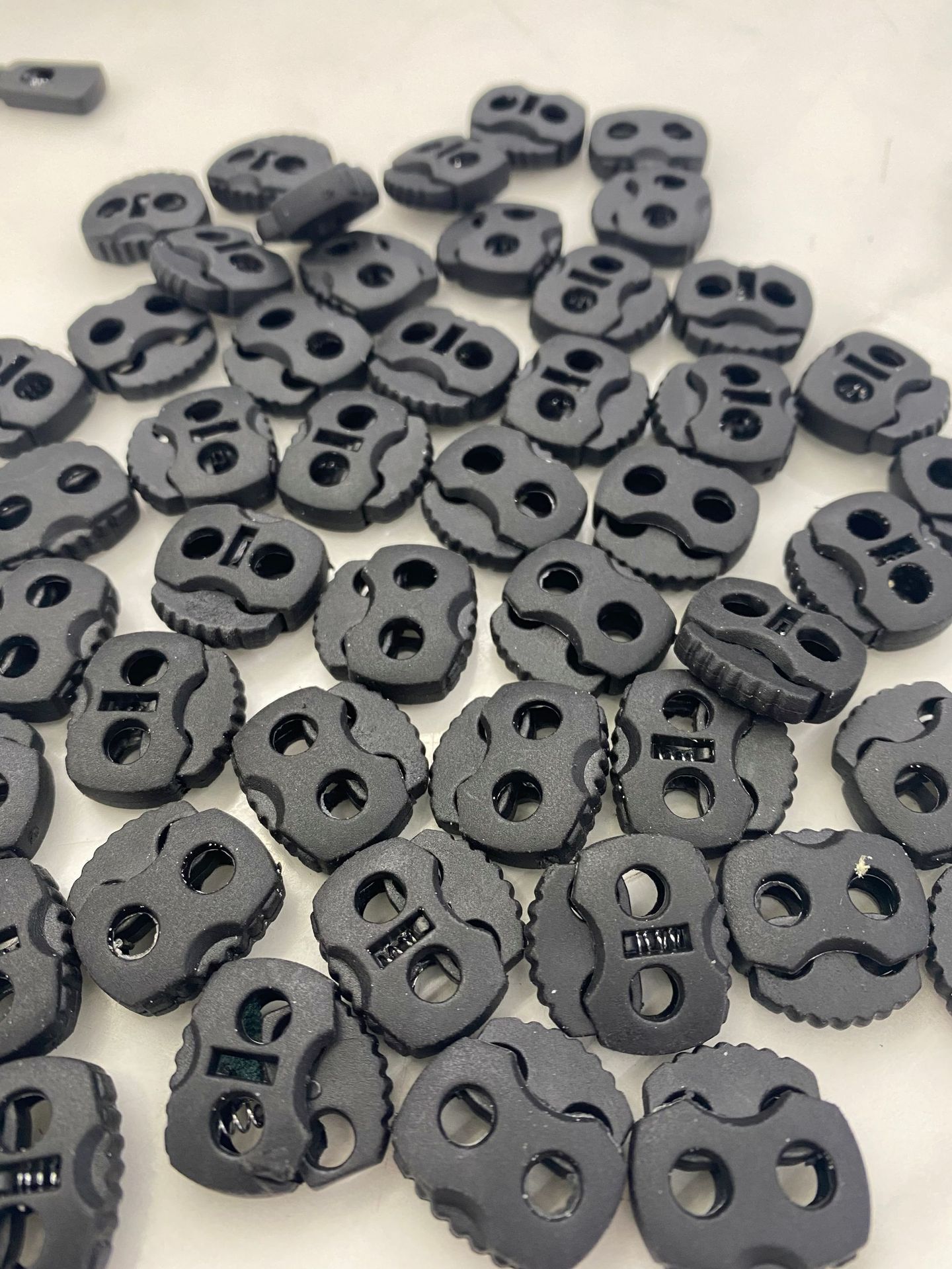 There are various shapes of plastic spring buckles, tension adjustment buckles, fixed rope buckles, threading rope buckles and pig nose buckles in stock Specification image