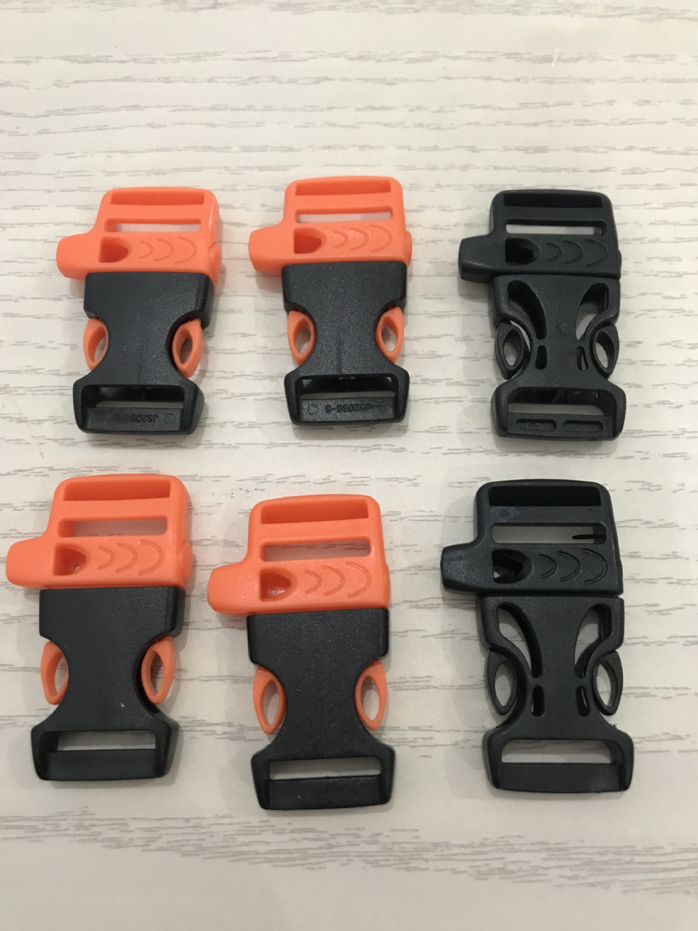 Promotional plastic clasp, swimming whistle clasp, life-saving bracelet clasp, eco-friendly orange clasp Application Scenario