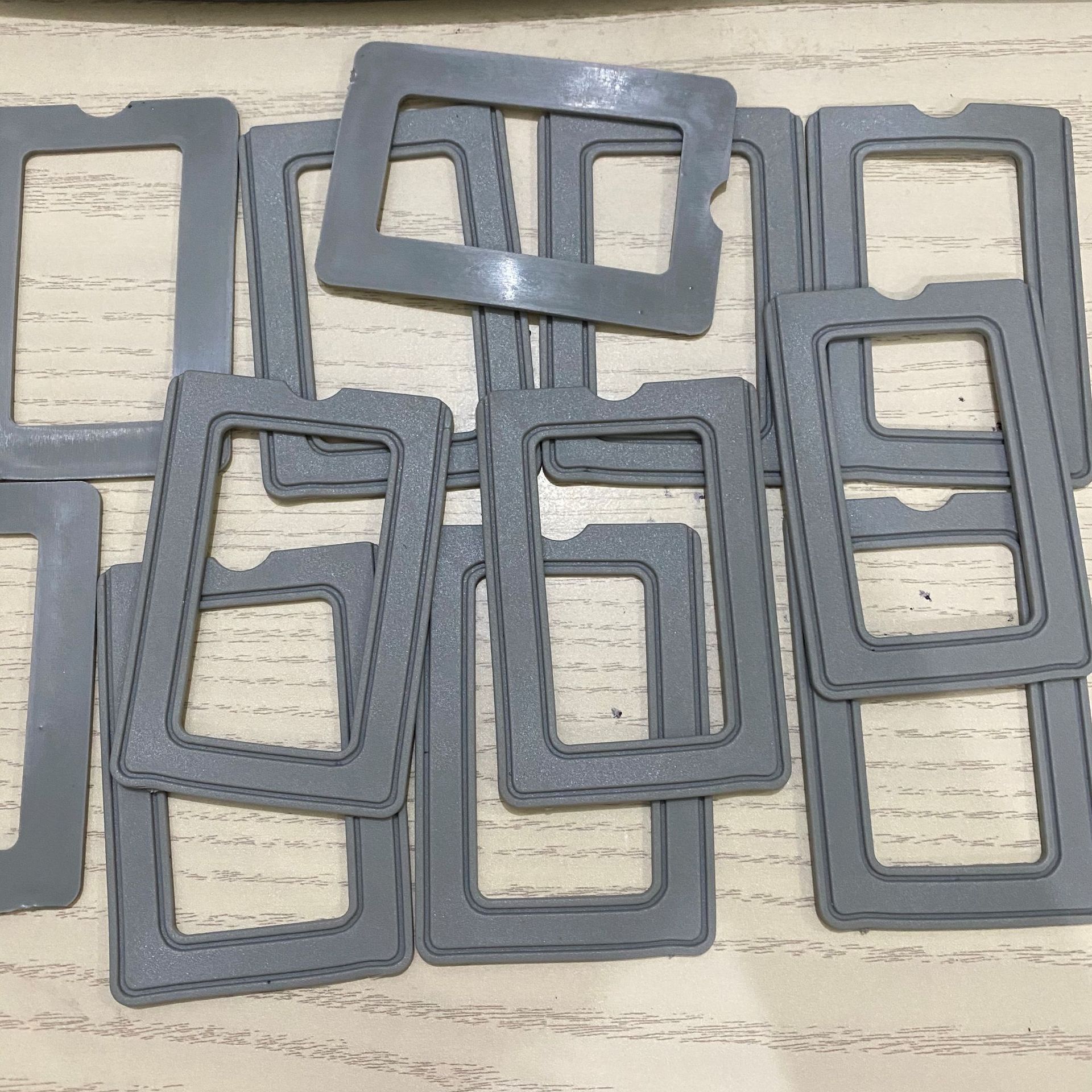 We have plastic business card frames, PVC luggage, business card frames, luggage accessories, and gray business card plates available for immediate delivery Item Picture