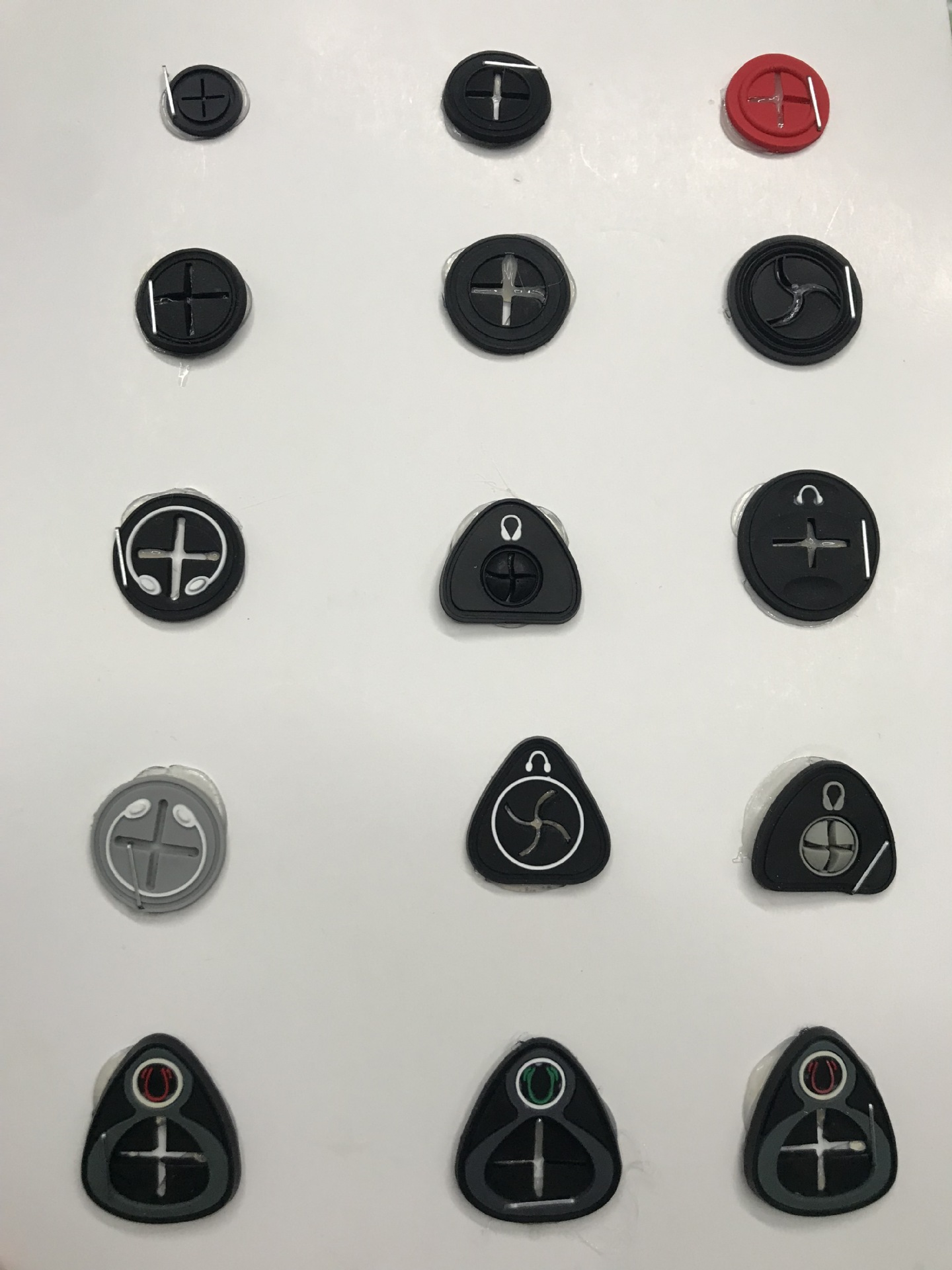 Plastic resin headphone jacks for backpacks and computer bags are available in stock. VC soft rubber headphone labels are environmentally friendly and soft Application Scenario