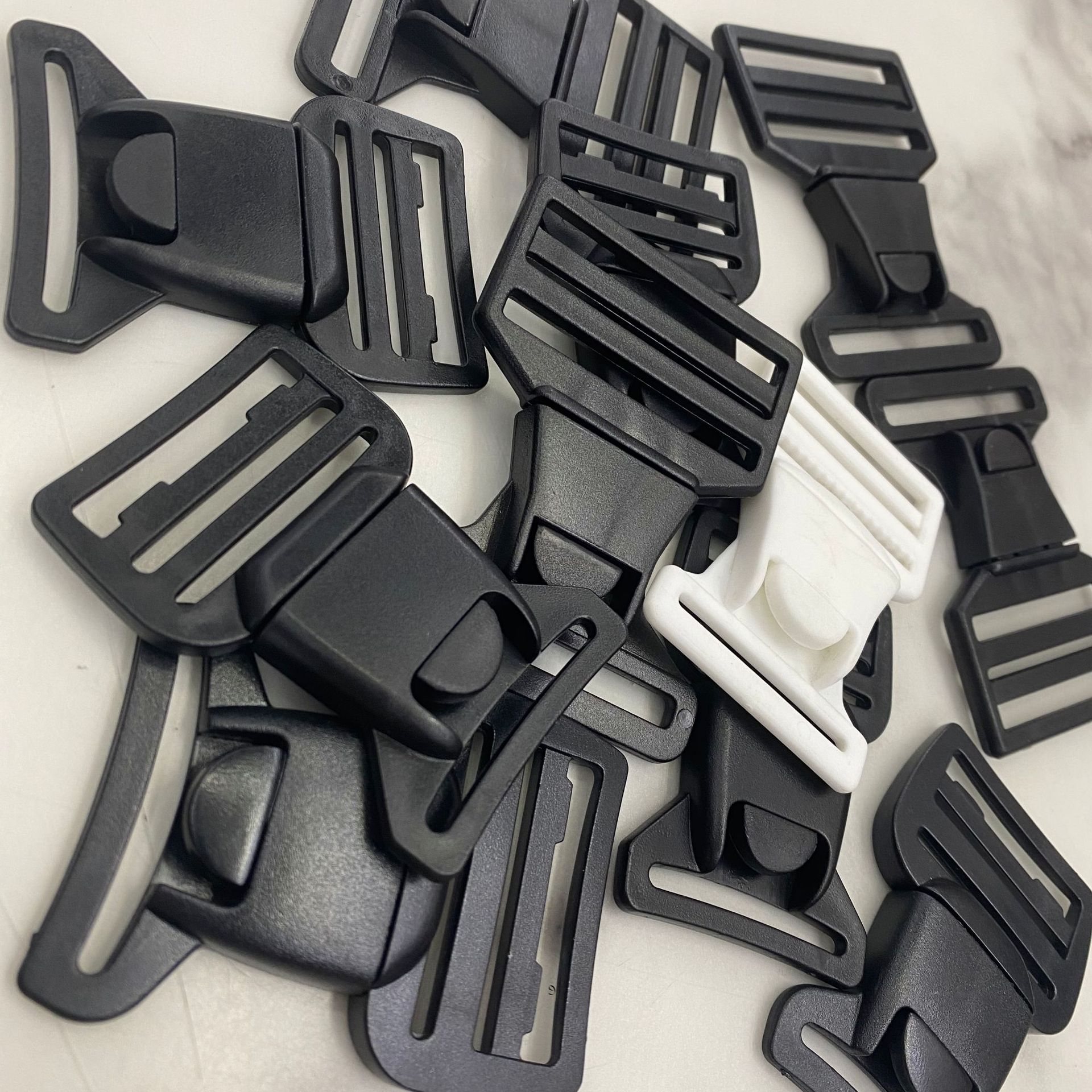 Plastic fasteners Bag hoist fasteners Plastic accessories fasteners Backpack fasteners Multi-way adjustment QQ multi-way fasteners thumbnail