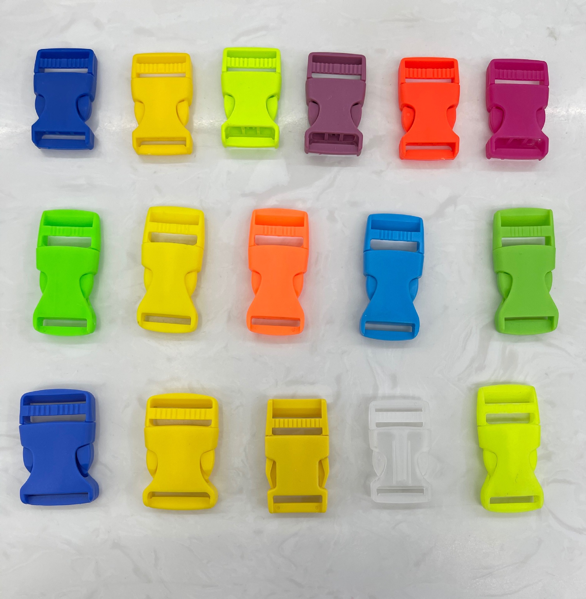 彩色塑料插口 伞绳编织扣 宠物带扣户外运动手绳扣配件可按样做货