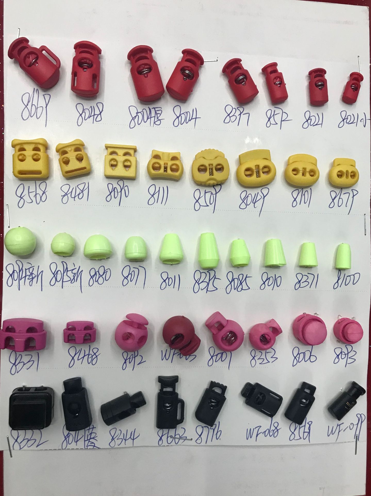 Low-price wholesale of plastic electroplated hanging clock rope buckles, spring buckles, cat's eye buckles, cat's eye buckles, double-hole round buckles details Picture
